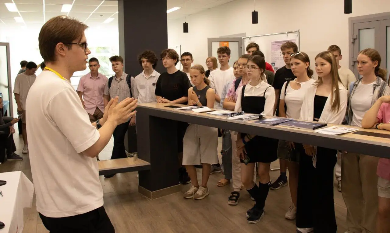 НТ‑МДТ в школе в Красноярске: реальный нанoанализ образцов и новые промышленные полимеры