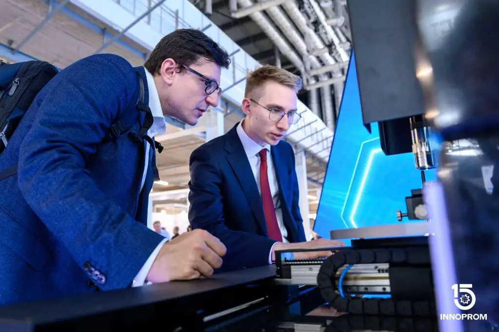 uSTEP 300 на ИННОПРОМ-2025: «Активная Фотоника» показывает будущее контроля